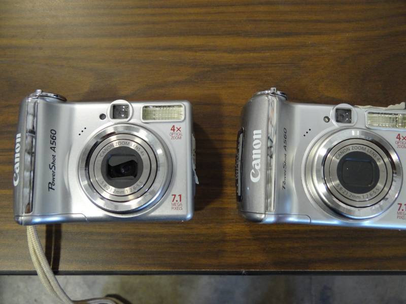 lot 1213 image: (2) Used Canon Digital Cameras
