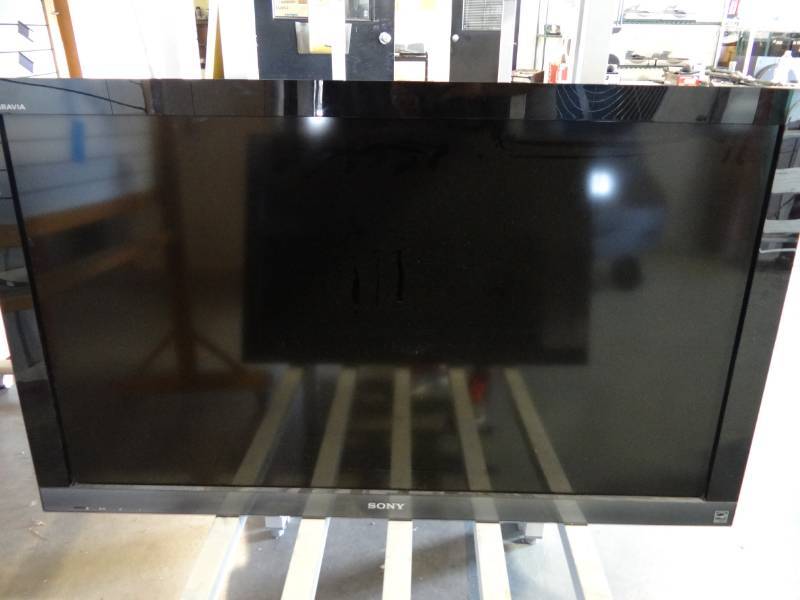 lot 1247 image: Sony Bravia 46Inch Flat Screen TV