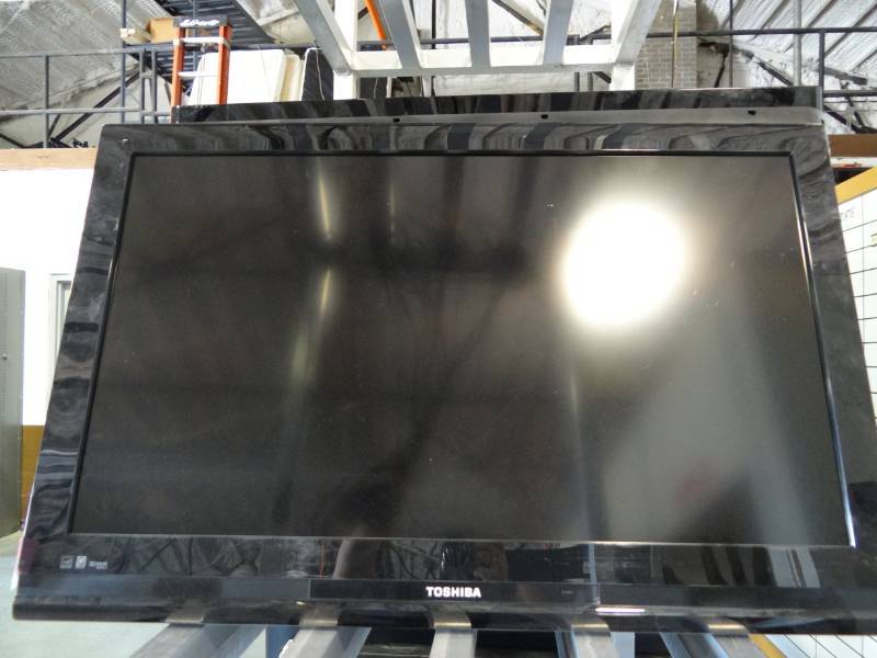 lot 1250 image: Toshiba 37Inch Flat Screen TV