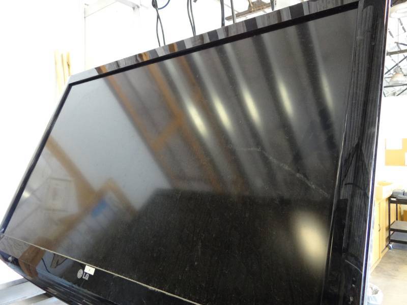 lot 1251 image: LG 42Inch Flat Screen TV