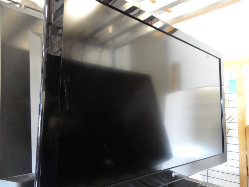 lot 1252 image: LG 42Inch Flat Screen TV
