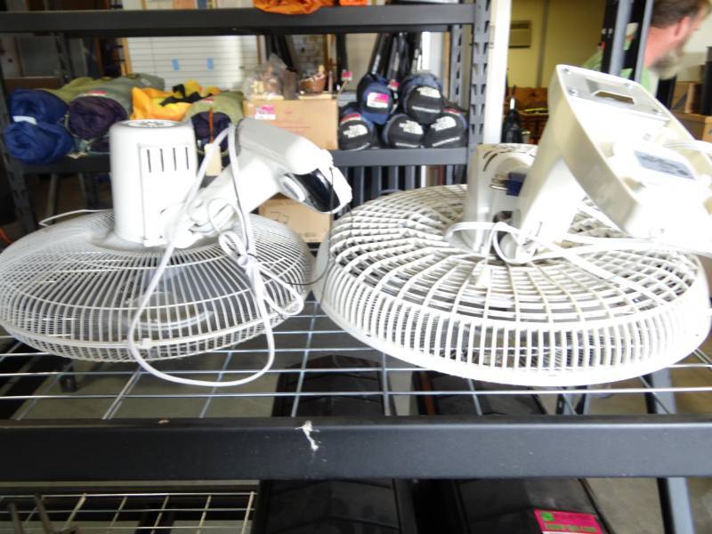 lot 1275 image: (2) White Desk Top White Fans