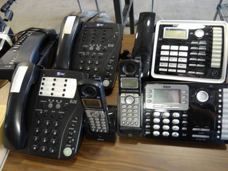 lot 1276 image: Lot Of Office Phones