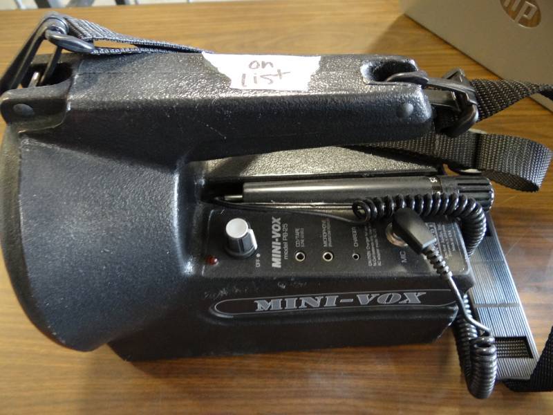 lot 1277 image: Mini Vox Portable Loud Speaker