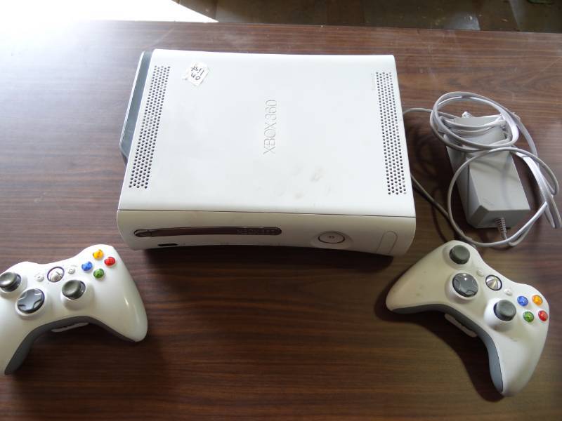 lot 1284 image: White XBox 360 Console with 2 Conrollers