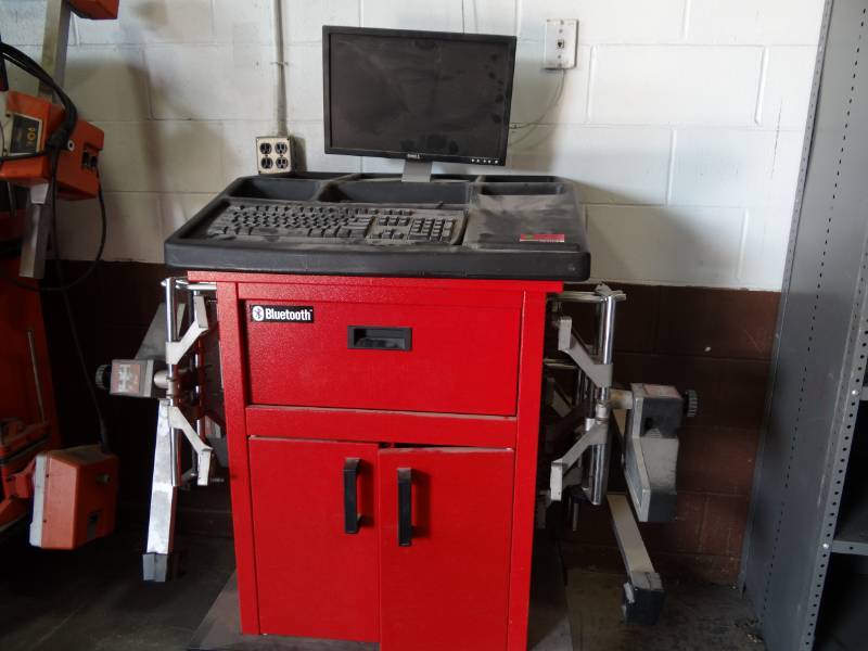 lot 1294 image: Accu-Turn Vehicle Alignment System