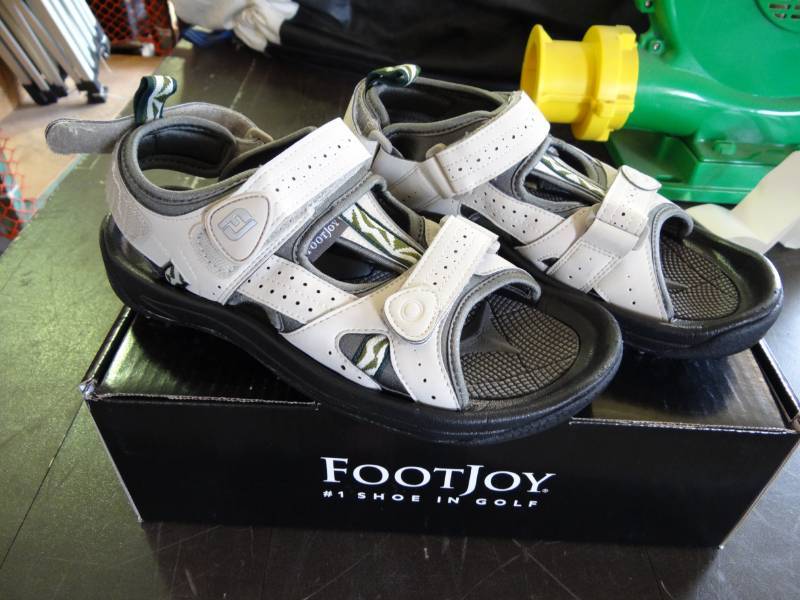 lot 1190 image: (1) Pair Of New GreenJoys Womens Golf Sandals