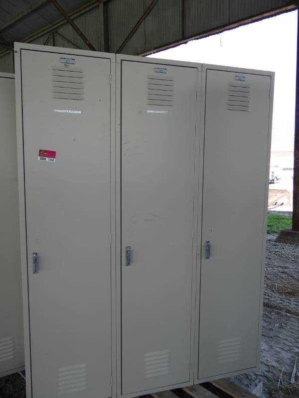 lot 1067 image: Set Of (2) Lockers
