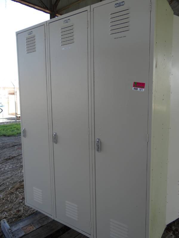 lot 1071 image: Set Of (3) Lockers