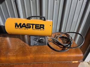 lot 7 image: Master MH-60V-GFA 60,000 BTU Forced Air Heater