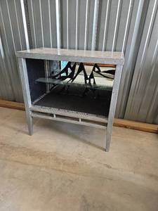 lot 9 image: Art Deco Style Mirror-Panel Accent Table