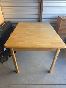 lot 29 image: Mid-Century Light Wood Kitchen Table