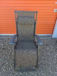 lot 40 image: Zero Gravity Reclining Lounge Chair with Sunshade