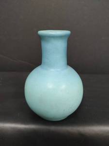 lot 101 image: Vintage Van Briggle Colorado Original Signature Blue Bud Vase