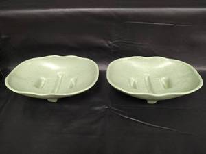 lot 105 image: Vintage McCoy Green Speckled Pottery Planter #1302