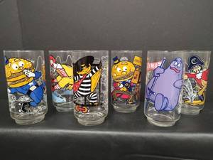 lot 108 image: Vintage McDonalds Character Collector Glasses Set