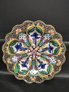 lot 117 image: Casa Rugerio Mexican Hand-Painted Decorative Plate with Marking on Back