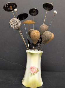 lot 122 image: Vintage German Porcelain Vase with Decorative Hat Pin Display