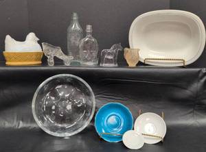 lot 126 image: Vintage Collectibles Set with Ceramic Hen and Glass Figurines