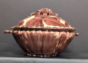 lot 127 image: Vintage Marbled Brown Ceramic Covered Serving Bowl