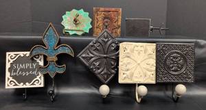lot 139 image: Vintage Style Decorative Wall Hook Display