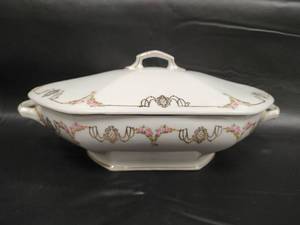lot 154 image: Antique MZ Moritz Zdekauer Austria Porcelain Covered Serving Dish, Early 1900s