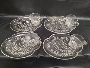 lot 161 image: Vintage Glass Snack Plate and Cup Set with Leaf Pattern