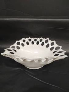 lot 182 image: Vintage Westmoreland White Milk Glass Lace Edge Bowl