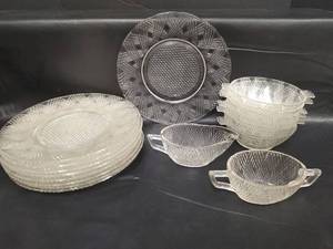lot 190 image: Vintage Hazel Atlas Glass Starlight Crystal (9)LuncheonDessert Plates, (6)Bowls, Creamer and Sugar