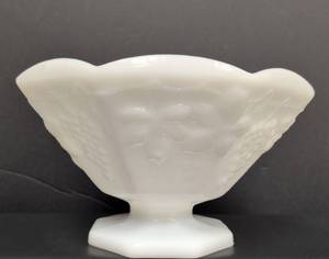 lot 193 image: Vintage Milk Glass Footed Bowl