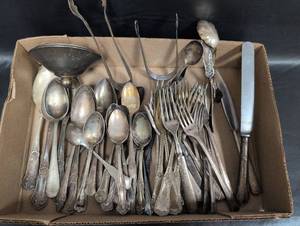 lot 195 image: Vintage Silverplate Flatware Collection