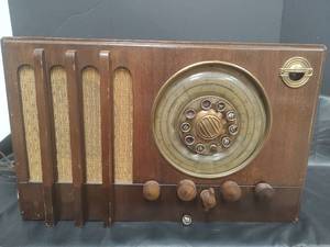 lot 213 image: Vintage 1930s Montgomery Wards Airline Tube Radio in Original Wooden Cabinet(Powers On)
