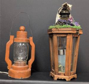 lot 219 image: Vintage Wooden Lantern Decor