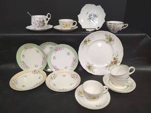 lot 235 image: Vintage Mixed Floral China Collection - Assorted Pieces