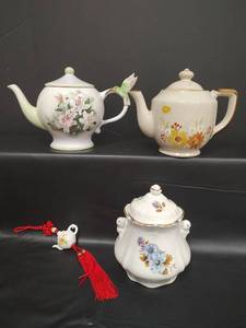 lot 238 image: Vintage House of Webster Cracker Biscuit Jar, Vtg Lucky Kettle Hanging Charm, Stonecrest Autumn Glory Teapot and Lena Liu Teleflora Teapot