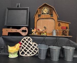 lot 259 image: Vintage Farmhouse Kitchen Decor Collection