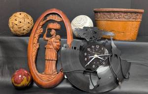 lot 263 image: Vintage Vinyl Record Clock with African Safari Scene and More