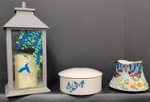lot 268 image: Butterfly Garden Decor Set