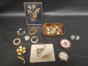 lot 278 image: Vintage Jewelry and Decorative Collection