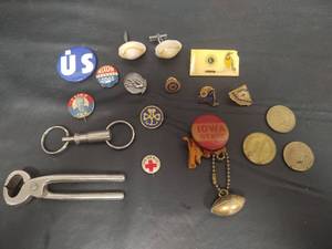 lot 279 image: Vintage Political & Organizational Collectibles Lot
