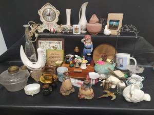 lot 282 image: Vintage Collectibles & Decorative Items Lot