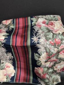 lot 290 image: Vintage 5th Avenue Designs Floral Fabric for Home Decorating
