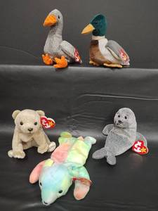 lot 302 image: Vintage TY Beanie Babies Collection
