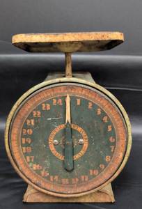 lot 317 image: Antique Montgomery Ward Green Kitchen Scale