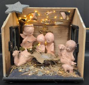 lot 319 image: Vintage Illuminated Nativity Scene in Wooden Stable