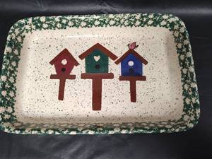 lot 326 image: 9  x 12 Ceramic Baking Dish with Birdhouse Pattern and Dark Green Speckled Edges
