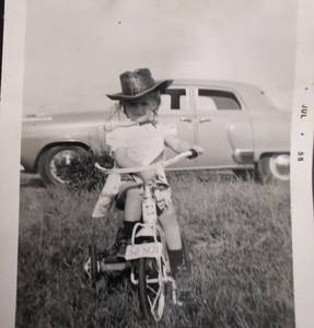 lot 363 image: 1950s  Photography Collection - Black and White Snapshots