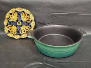 lot 375 image: Parini Jade Green 8 inch Baking Dish with Trivet