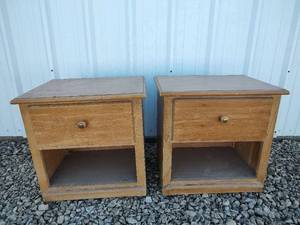 lot 430 image: Impressions by Thomasville 24 x 18 Heavy Wood NightstandEnd Tables with Drawers