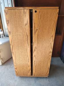 lot 435 image: Wood DVD Display Cabinet with Doors